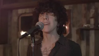 LP   Lost On You Live Session