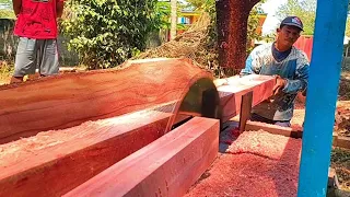 Merah merona, kayu wadang tua di gergaji buat balok pakai gergaji serkel rakitan