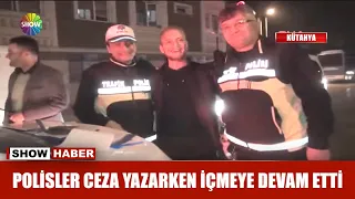 Polisler ceza yazarken içmeye devam etti!