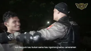 saking kencengnya sampai nabrwaak eh bukan kenceng yang itu tapi kenceng yang lain ? Jangan ditiru !