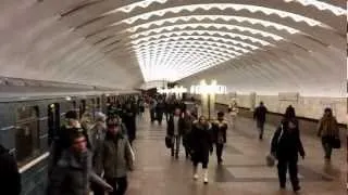 Станция метро Перово. Будний вечерний часпик.
