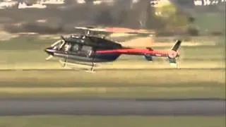 Вертолет уходит от аварии с самолетом!