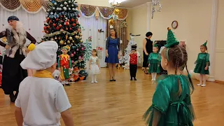 новый год 2019 (старшая гр.) "Разговор с Бабой Ягой"