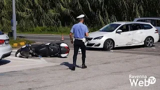 Incidente stradale a Ravenna: scontro auto-scooterone. Coppia di brisighellesi in gravi condizioni