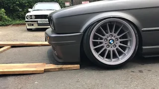 Crazy Low BMW E30