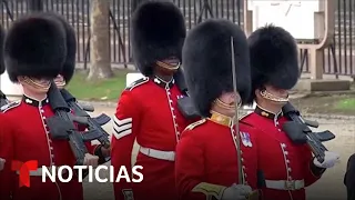 Inicia la procesión del féretro de la reina Isabel II | Noticias Telemundo