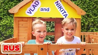 Влад и Никита строят деревянный домик для детей