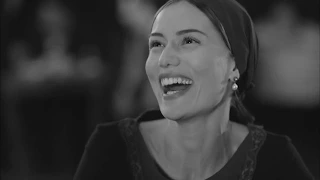 Mürvet - Moon River (Fahriye Evcen)