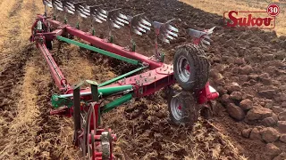 Вспашка в засуху! Трактор VERSATILE BUHLER 2400 /PLOUG IN HARD CONDITIONS OF DROUGHT