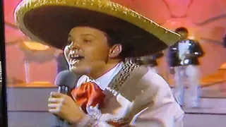 pepe Aguilar en sus inicios - El corrido de los Perez en siempre Domingo (1990)