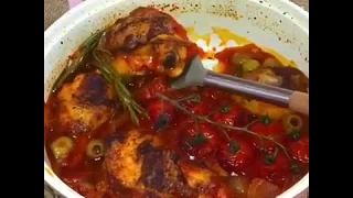 Курочка в томатном соусе с оливками и ароматным розмарином🌶