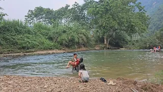 Luckily, the father and son passed by and saved the drowning baby