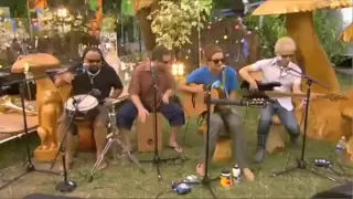 Jason Mraz - I'm Yours (Live backstage at Glastonbury)