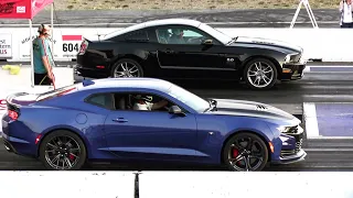 New 2019 Camaro SS vs Mustang GT - drag race