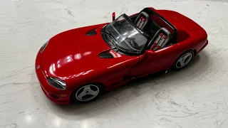 Unboxing Burago 1/18 1992 Dodge Viper SRT-10 Die cast