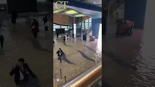 Inundaciones en Dubai a causa de las fuertes lluvias.  #noticias #dubai #raindubai #emirates #uae