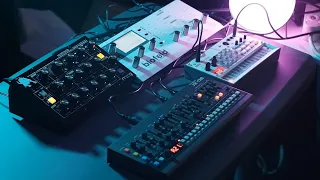 Analog / Digital Synthwave - Moog Minitaur / Waldorf Blofeld / Roland JX-08 / Volca Sample