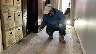 教你去掉地毯和换上新的实木地板.是要怎样开始 Teach you how to get rid of carpets and replace with new solid wood floors.