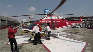 Ambulancia de XE Médica entrega paciente a helicoptero de Relampagos Edo Mex