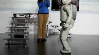 ASIMO demo by Honda @ EAA AirVenture 2012 v3