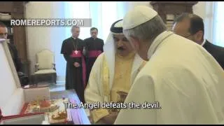 King of Bahrain gives the Pope a model of 'the largest church in the Arab Peninsula'