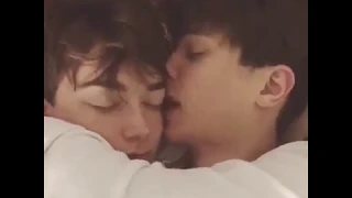 [Gay couple] Good morning, sweetie. Kiss 😘❤️