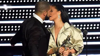 20 INCREDIBLE CELEBRITY KISSES