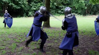 Stage combat with 14c Knights: Bastard sword vs Arming sword
