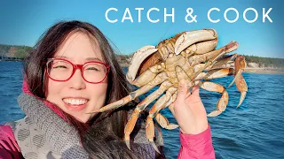 Catching DUNGENESS CRABS by Kayak 🦀 CATCH & COOK on Lopez Island