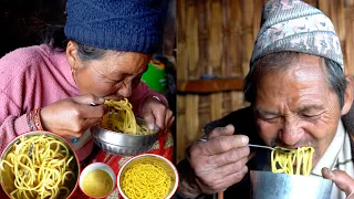 jungle man cooks egg noodles for his wife @junglefamilycooking