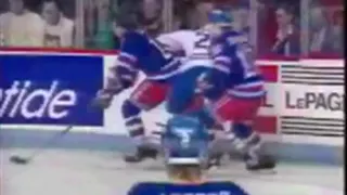 Guy Lafleur returns to the Montreal Forum (as NY Rangers in 1989)