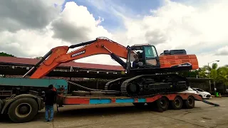 Loading Doosan Excavator DX530LC-7M To Trailer Truck FAW Deliver To Site - me as operator