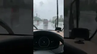 Hyundai i10 Era driving in rain.