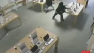 Apple Store Robbed in 30 Seconds