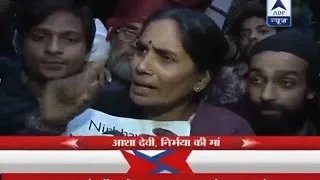 Protesters alongwith Nirbhaya's parents detained from Rajpath while protest against releas