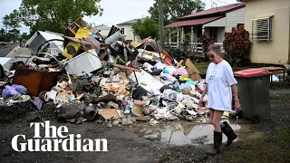 Flood cleanup begins in northern NSW as volunteers and army join efforts