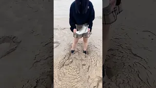 Performing on quicksand #satisfying #oddlysatisfying #satisfyingvideos #shorts