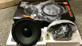 Hyundai Veracruz with JBL GTO 629 6 1/2 Speakers