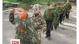У самопроголошеній ДНР дітей змалку привчають до камуфляжу