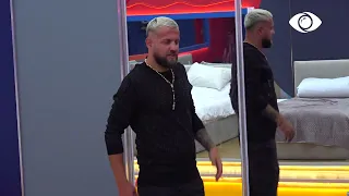 Luizi zgjon me puthje Kiarën - Big Brother Albania Vip 2