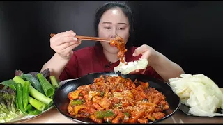 요리먹방:) 직접 만든 김치삼겹제육 양배추쌈 모듬쌈 생대파 청양고추 쌈 야무지게 싸서 먹방 Spicy kimchi stir-fried pork mukbang