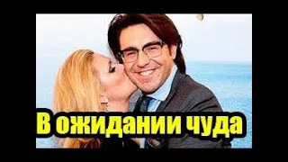 Андрей #Малахов вывел в свет беременную жену