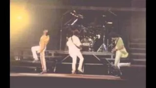 9. Mustapha-Intro/Who Wants To Live Forever (Queen-Live In Vienna: 7/21/1986)