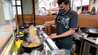 Singapore Street Food - Mamak Mee Goreng (Indian Fried Noodles)