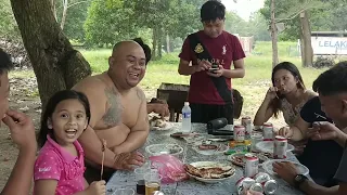 Kisah Di Pantai Belawai Sambil BBQ Dan Makan -Makan