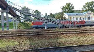 Электровоз ВЛ65-020 со служебным вагоном на станции Большой Луг