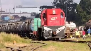 Trens e vagões descarrilados na Estação Machado da Costa