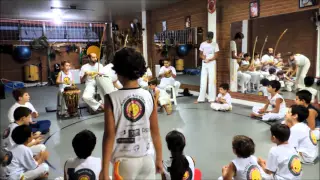 Roda de Capoeira Infantil - Grupo Senzala Rio Claro-SP/Estúdio Capoeira