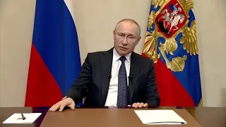 Путин благодарит всех медиков и ученых за работу, которые на переднем крае борьбы.