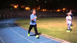 Danny Dreyer demontrates the use of Dan Tian in the Running Posture of Chi Running